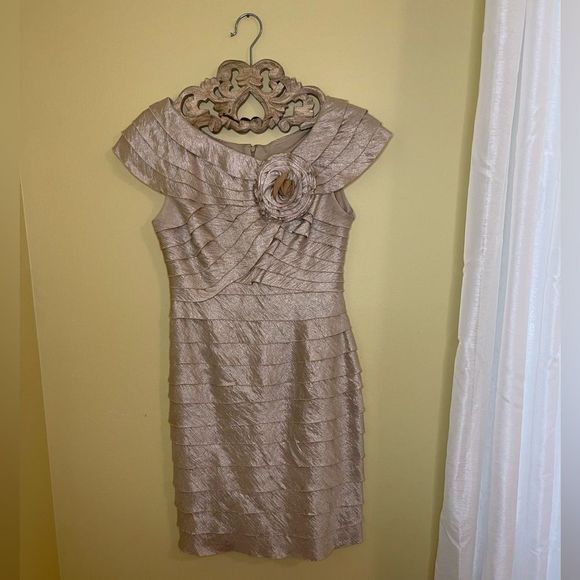 London Times Petites Tier Cap Shimmery Gold Cocktail Sheath Dress Size 6P - Picture 3 of 12